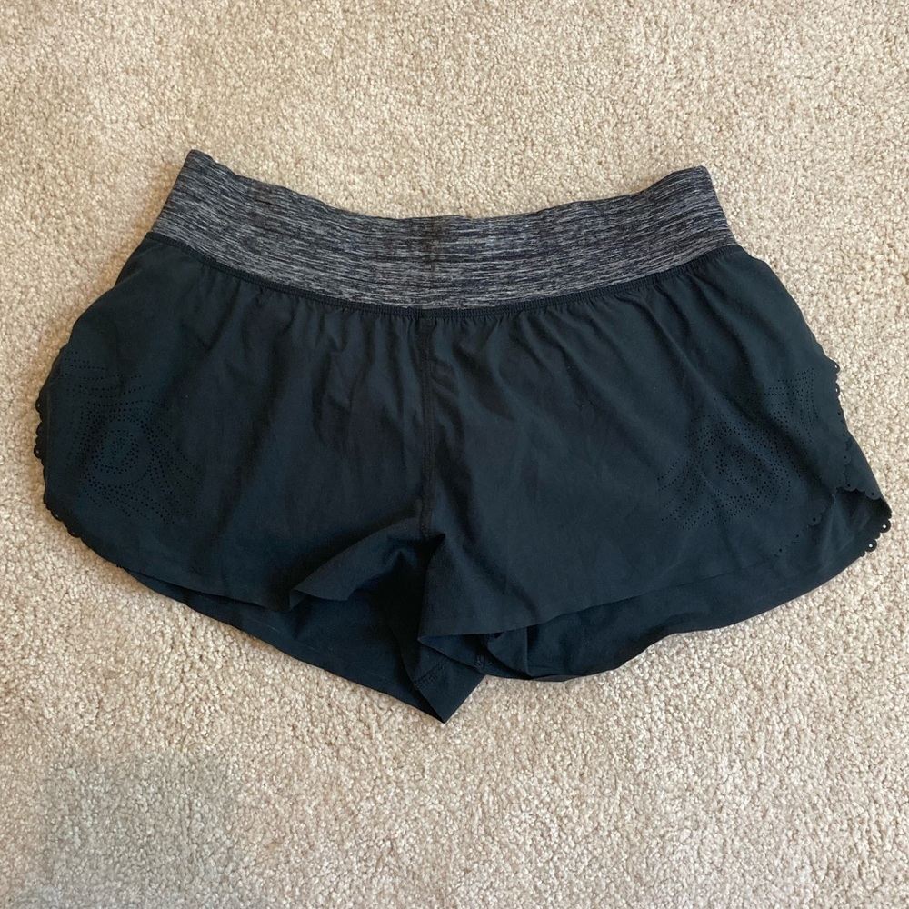 LULULEMON 🍋 Laser Cut limited Edition Speed Shorts, sz 8